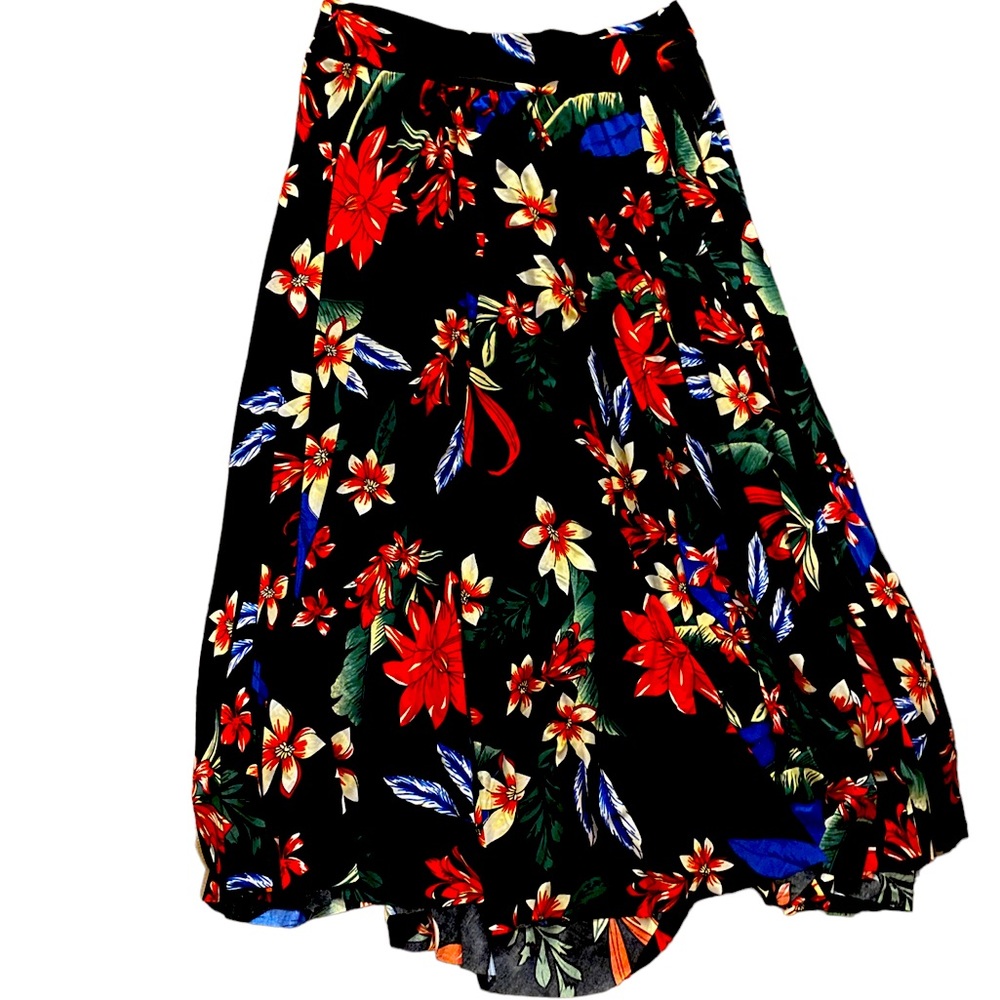 NWOT Unbranded Beautiful Flowing Skirt | Size Large